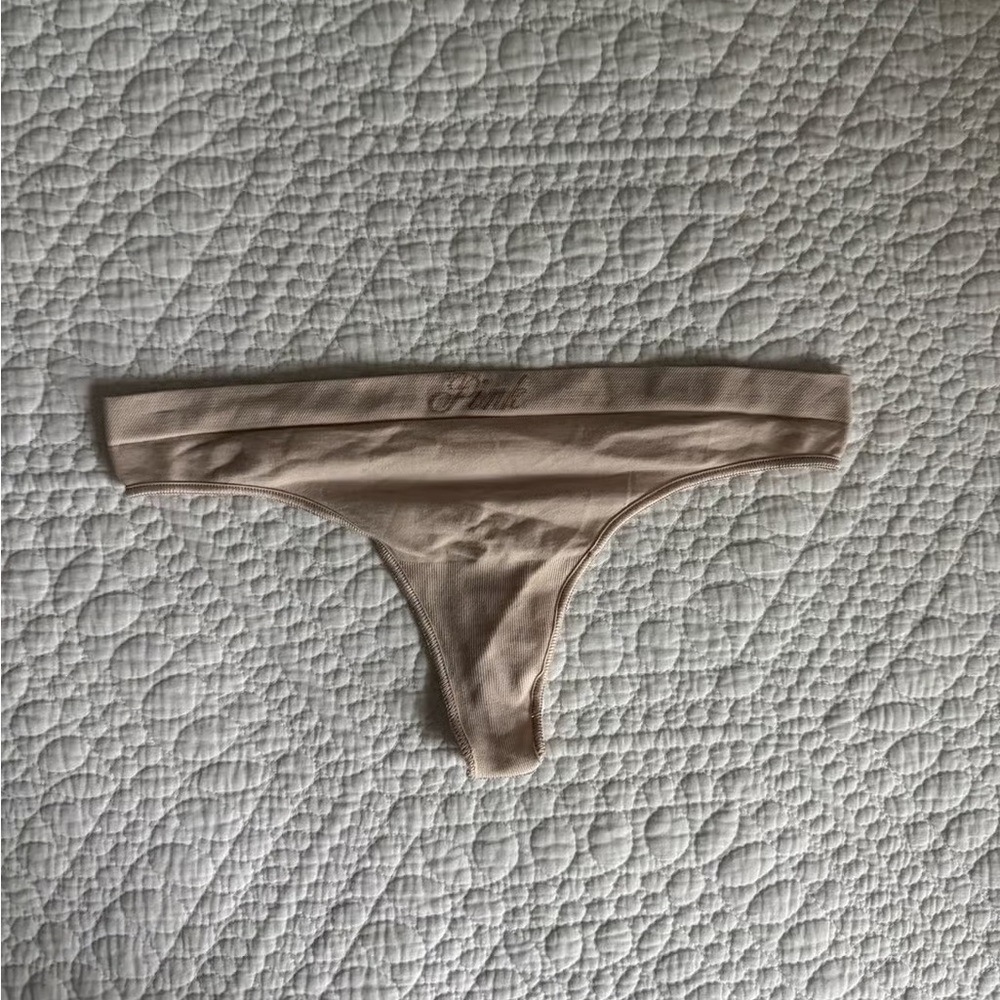 PINK Victoria’s Secret Peachy Tan Seamless Thon XS